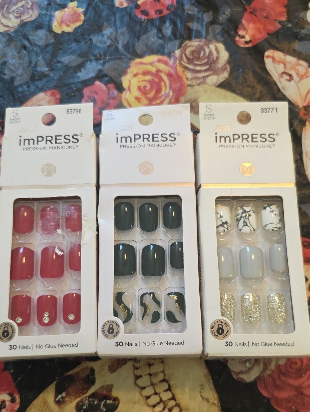 imPRESS Press-On Manicure Nail Set - Red, Dark Green, White (30 Nails)